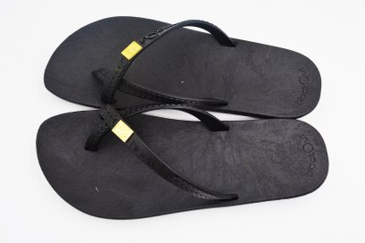 TOELOOP-blackOut พื้นดำ/หูดำ