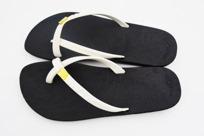 TOELOOP-blackOut พื้นดำ/หูขาว