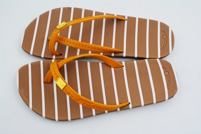 TOELOOP-blackOut พื้นลายเส้นน้ำตาล/หูเหลือง