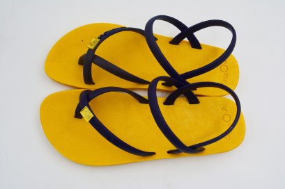 TOELOOP SLINGBACK-blackOut พื้นเหลือง/หูน้ำเงิน