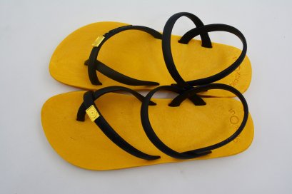 TOELOOP SLINGBACK-blackOut พื้นเหลือง/หูดำ