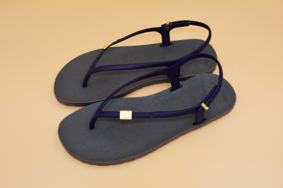 FLIPPER SLINGBACK - blackOut พื้นเทา/หูน้ำเงิน