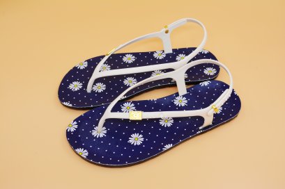 FLIPPER SLINGBACK - blackOut พื้นเดซี่น้ำเงิน/หูขาว