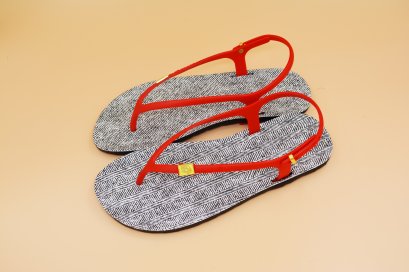 FLIPPER SLINGBACK - blackOut พื้นก้างปลาดำ/หูแดง