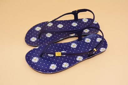 FLIPPER SLINGBACK - blackOut พื้นเดซี่น้ำเงิน/หูน้ำเงิน