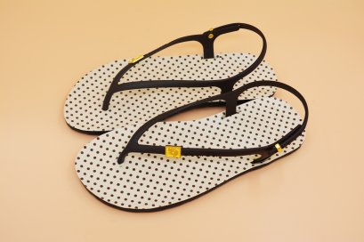 FLIPPER SLINGBACK - blackOut พื้นจุดเล็กครีมตาล/หูน้ำตาล