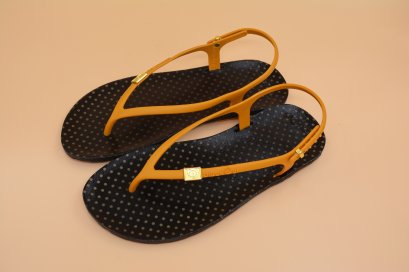 FLIPPER SLINGBACK - blackOut พื้นจุดเล็กดำทอง/หูทอง