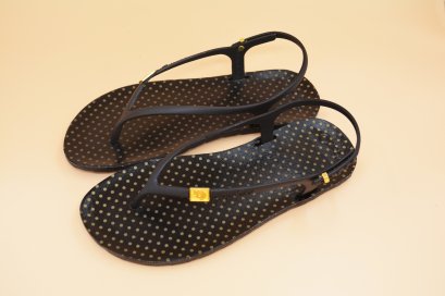 FLIPPER SLINGBACK - blackOut พื้นจุดเล็กดำทอง/หูดำ