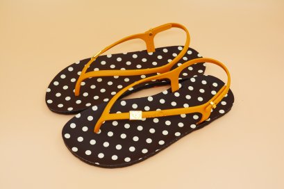 FLIPPER SLINGBACK - blackOut พื้นจุดใหญ่ตาลครีม/หูทอง