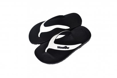 KIDSFLIPPER - blackOut พื้นดำ/หูขาวดำ