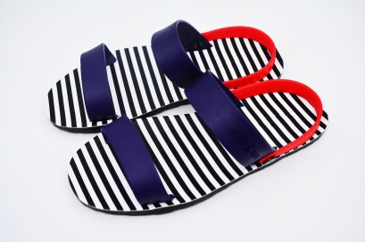 SLINGOVER - blackOut พื้นขวางเล็กดำ/หูน้ำเงินแดง