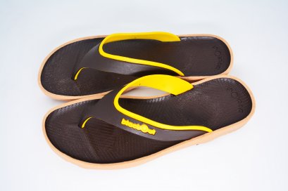 ZYNE - blackOut พื้นน้ำตาล/หูน้ำตาลเหลือง