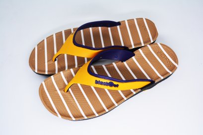 ZYNE - blackOut พื้นลายเส้นน้ำตาล/หูเหลืองน้ำเงิน