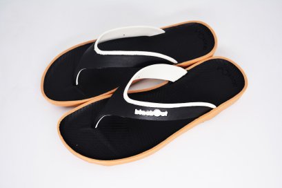 ZYNE - blackOut พื้นดำ/หูดำขาว