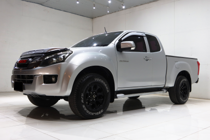 ISUZU D-MAX SPACECAB 2.5 Z VGS V-CROSS 4WD 2013 (M/T)
