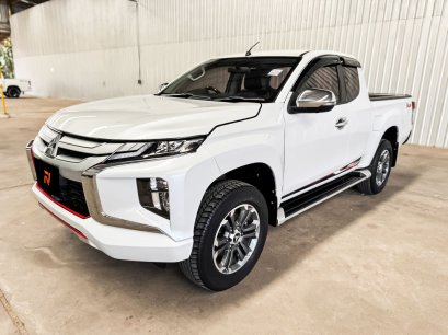 MITSUBISHI TRITON MEGACAB 2.4 GLS PLUS 2020 (M/T)