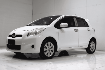 TOYOTA YARIS 1.5 E 2013 (M/T)