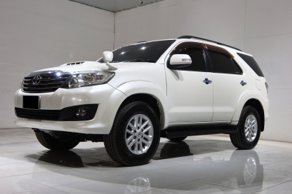 TOYOTA FORTUNER 3.0 V 2013 (A/T)