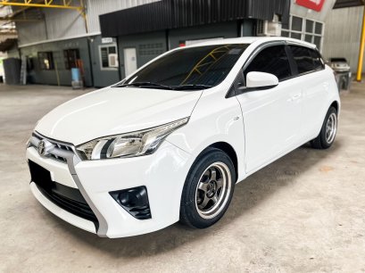 TOYOTA YARIS 1.2 E 2015 (A/T)