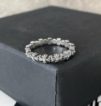 Chrome hearts tiny e ring deals