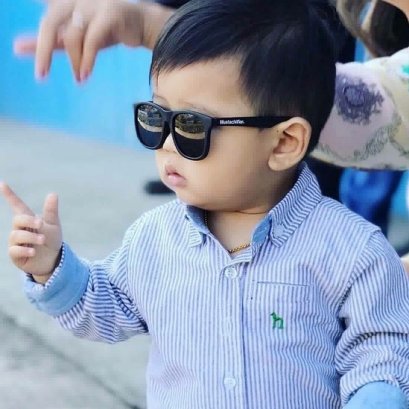 ใส่แว่นกันแดดเด็กแล้วเท่มากๆเลย @nice_s_nice 