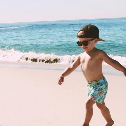 วันหยุดนี้มีแว่นเด็กเท่ๆใส ่เที่ยวทะเลยัง