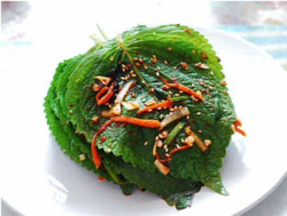 SESAME LEAF IN SOYA SAUCE ใบงาในซอสถั่วเหลือง