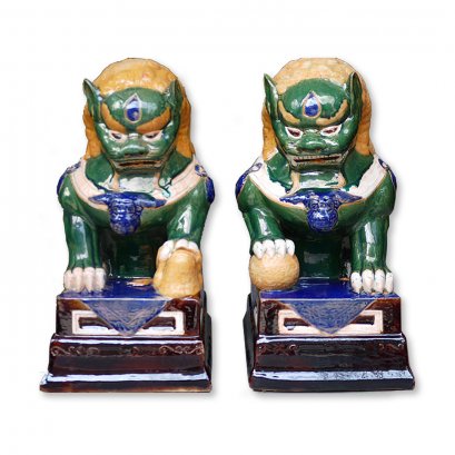 รูปปั้นสิงโตคู่ตั้งหน้าบ้านเพื่อปรับฮวงจุ้ย