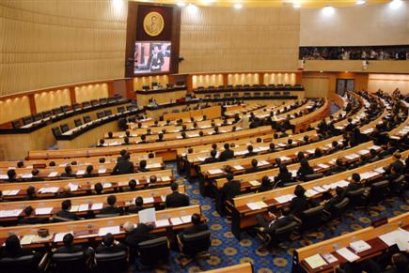 คมดาบซากุระ 2 : รัฐบาลโจร โดย ชวินทร์ ลีนะบรรจง และ สุวินัย ภรณวลัย (1 กุมภาพันธ์ 2555)