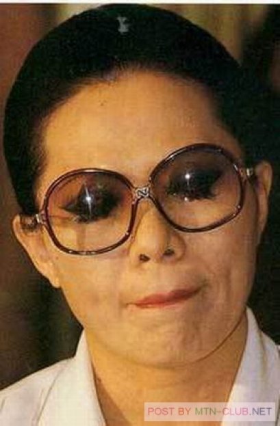 คมดาบซากุระ 2 : ทักษิณ VS รักไทย : คดีแชร์แม่ชม้อย โดย ชวินทร์ ลีนะบรรจง และ สุวินัย ภรณวลัย (4 เมษายน 2555)