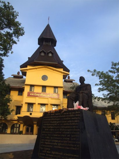 คมดาบซากุระ 2 : จิตวิญญาณธรรมศาสตร์ โดย ชวินทร์ ลีนะบรรจง และ สุวินัย ภรณวลัย (4 กรกฎาคม 2555)