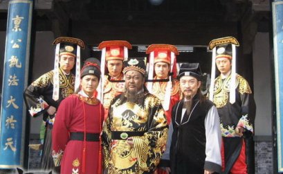 คมดาบซากุระ 2 : คำวินิจฉัยของเปาบุ้นจิ้น โดย ชวินทร์ ลีนะบรรจง และ สุวินัย ภรณวลัย (11 กรกฎาคม 2555)