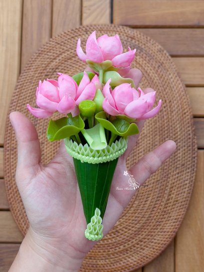 กรวยดอกบัวสีชมพู