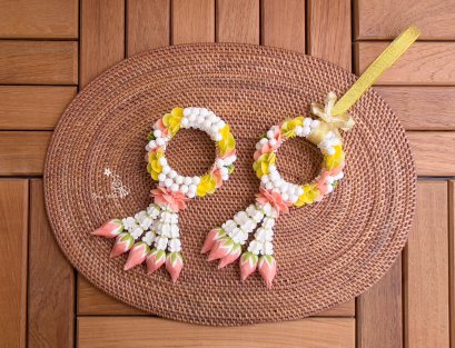 พวงมาลัยครึ่งซีกสีโอรส