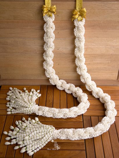 พวงมาลัยโซ่ชายคู่กลีบสีขาว ชายอุบะดอกจำปี