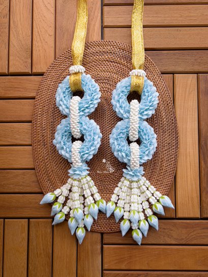 พวงมาลัยคล้องนาค