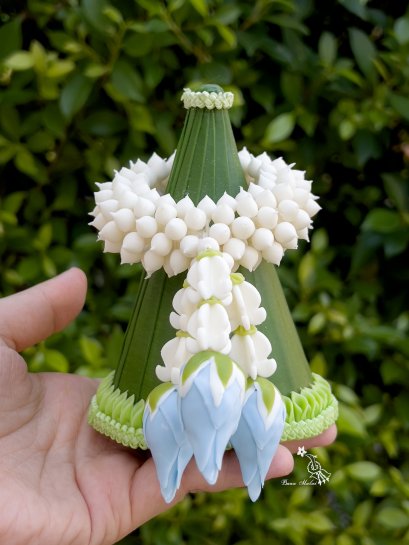 กรวยฝาครอบ+ มาลัยพุดซีกคล้องฝาครอบ (เปลี่ยนสีอุบะได้)