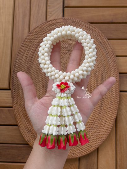 พวงมาลัยพุดซีกดอกกุหลาบแดง