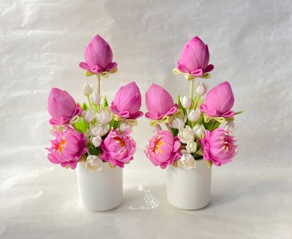 แจกันบัวพับแซมดอกมณฑา (ดอกบัวมี 3 สี)