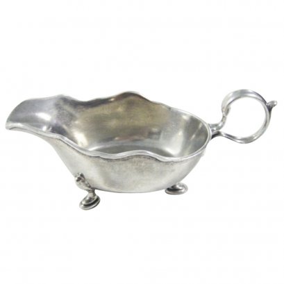 Pewter Gravy Boat / W: 8.2  L: 7.9  H: 7.4 cms.