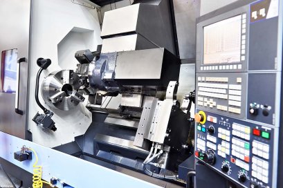 เครื่องกลึง CNC