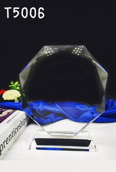 ถ้วยรางวัลคริสตัลโล่เกียรติยศ