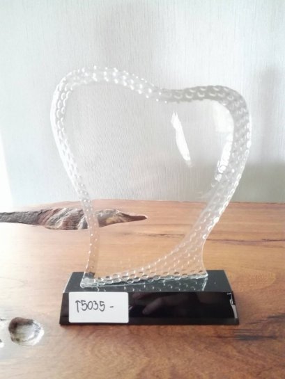 ถ้วยรางวัลคริสตัลโล่เกียรติยศ