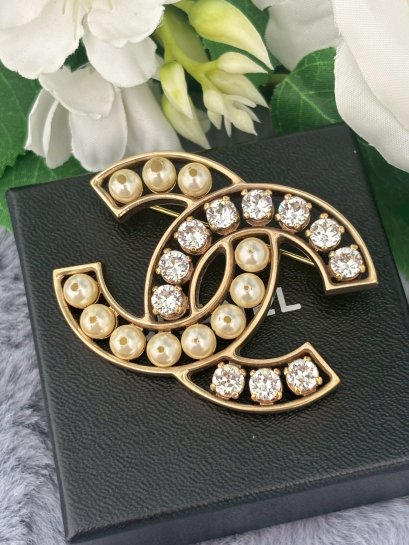 เข็มกลัด Chanel