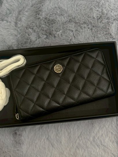 Chanel bifold black caviar SHW