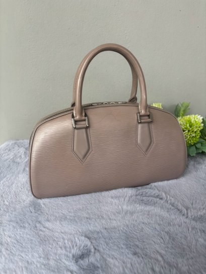 Louis Vuitton Epi in the perfect shade