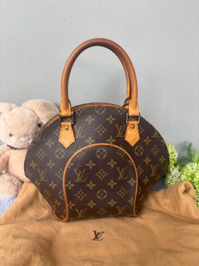 Louis Vuitton Monogram Ellipse