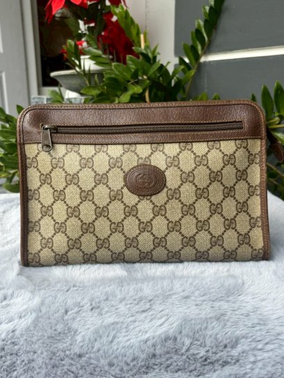 กระเป๋าคลัตช์ Gucci วินเทจ (Gucci Plus / GG Supreme Clutch)