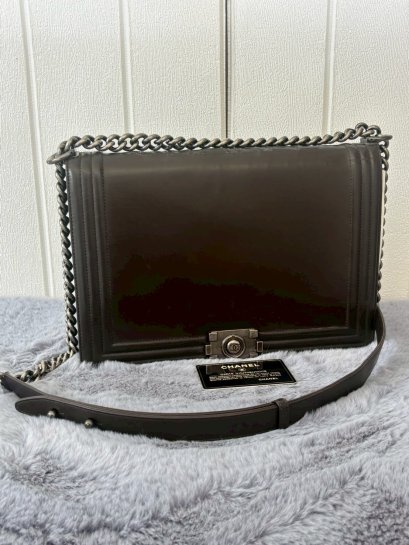 BOY CHANEL SMOOTH LEATHER BLACK BAG