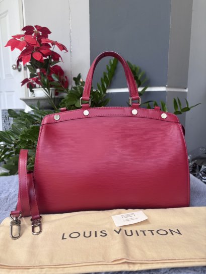 Louis Vuitton Brea MM หนัง Epi สี Fuchsia